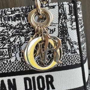 medium lady 24 black white embroidery