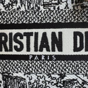 medium lady 24 black white embroidery