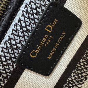 medium lady 24 black white embroidery