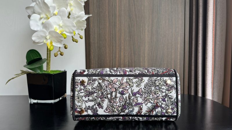 img_0faadb7d_20240528_i1716866105_1648_7_jpg medium lady 24 multicolor flower embroidery