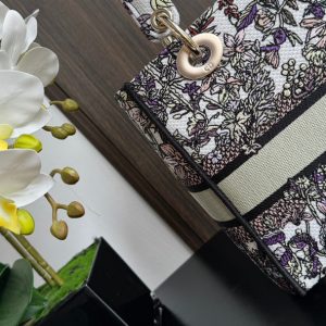 img_0faadb7d_20240528_i1716866105_5679_6_jpg medium lady 24 multicolor flower embroidery