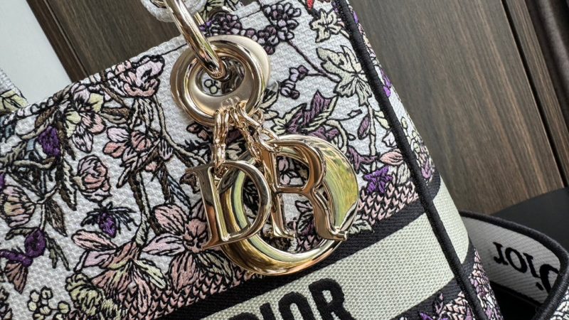 img_0faadb7d_20240528_i1716866105_9203_2_jpg medium lady 24 multicolor flower embroidery