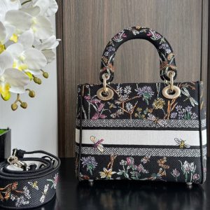 medium lady 24 black flower embroidery