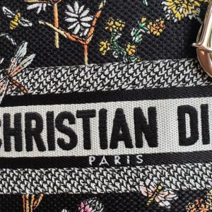 medium lady 24 black flower embroidery