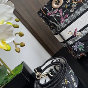 medium lady 24 black flower embroidery