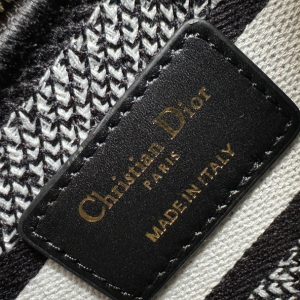 medium lady 24 black flower embroidery