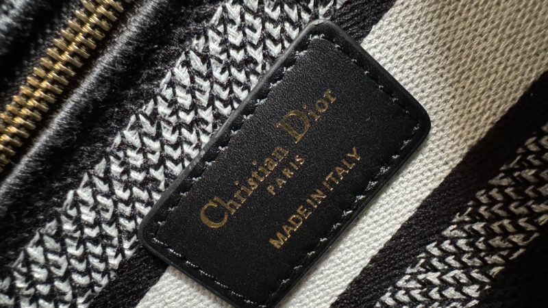 medium lady 24 black flower embroidery