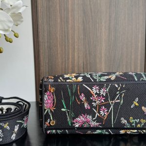 medium lady 24 black flower embroidery