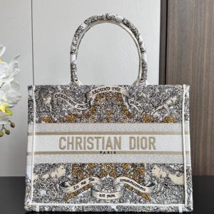 img_0faadb7d_20241211_i1733892779_3491_1_jpg CD Book Tote 36.5 Beige White Canvas Around The World