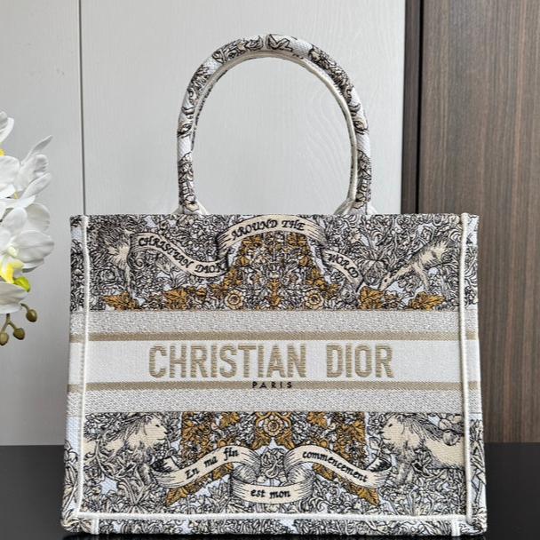 img_0faadb7d_20241211_i1733892779_3491_1_jpg CD Book Tote 36.5 Beige White Canvas Around The World