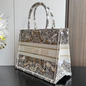 img_0faadb7d_20241211_i1733892779_5700_6_jpg CD Book Tote 36.5 Beige White Canvas Around The World