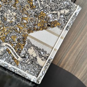 img_0faadb7d_20241211_i1733892779_9218_7_jpg CD Book Tote 36.5 Beige White Canvas Around The World