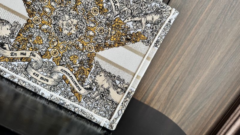 img_0faadb7d_20241211_i1733892779_9218_7_jpg CD Book Tote 36.5 Beige White Canvas Around The World