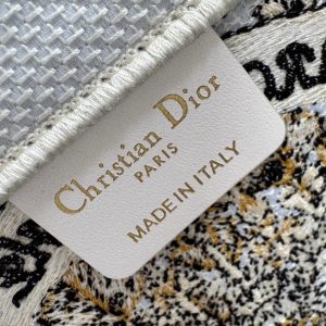 img_0faadb7d_20241211_i1733892819_1177_2.jpg_1 CD Book Tote 41.5 Beige White Canvas Around The World