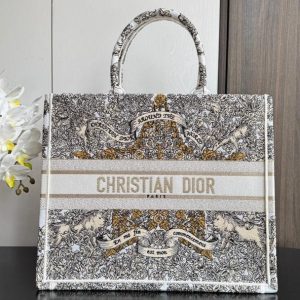 img_0faadb7d_20241211_i1733892819_3081_1.jpg_1 CD Book Tote 41.5 Beige White Canvas Around The World