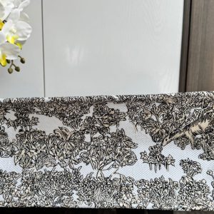 img_0faadb7d_20241211_i1733892819_5050_3.jpg_1 CD Book Tote 41.5 Beige White Canvas Around The World