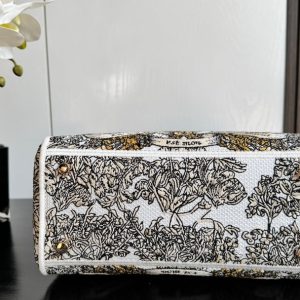 CD Lady 24 Beige Canvas Around The World Beige