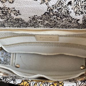 CD Lady 24 Beige Canvas Around The World Beige