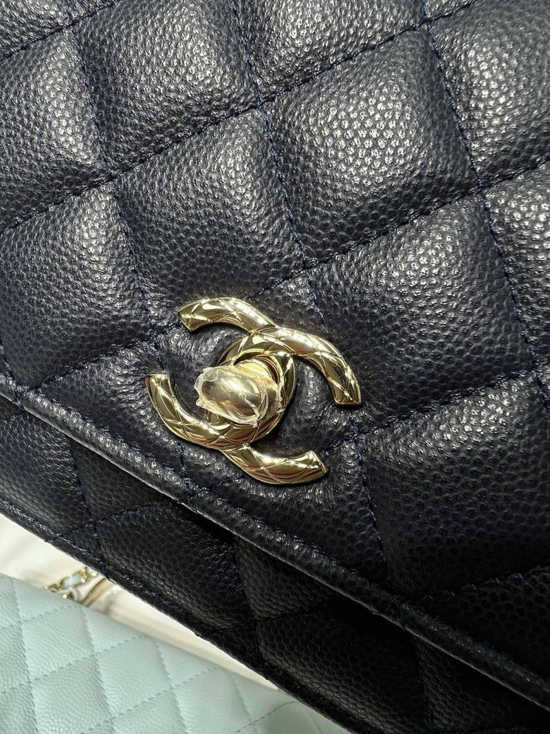 cc 25S Woc Top Handle 19cm Dark Blue Grained Calfskin Light Gold Hardware