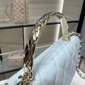 img_15bb4da3_20250512_i1747029692223_9351_0_3_jpg_10e24163-f23a-4354-a3a7-bc0b9fe4d7a7 cc 25S Woc Top Handle 19cm Cloud Blue Grained Calfskin Light Gold Hardware