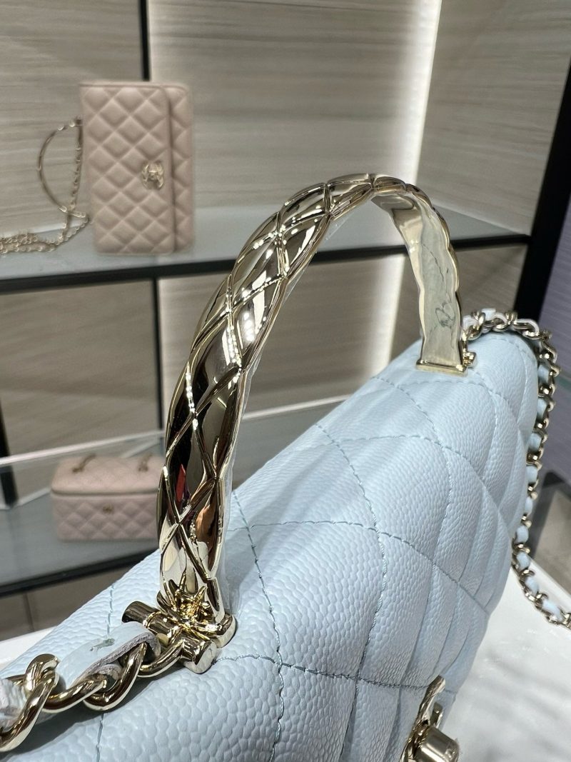 img_15bb4da3_20250512_i1747029692223_9351_0_3_jpg_10e24163-f23a-4354-a3a7-bc0b9fe4d7a7 cc 25S Woc Top Handle 19cm Cloud Blue Grained Calfskin Light Gold Hardware