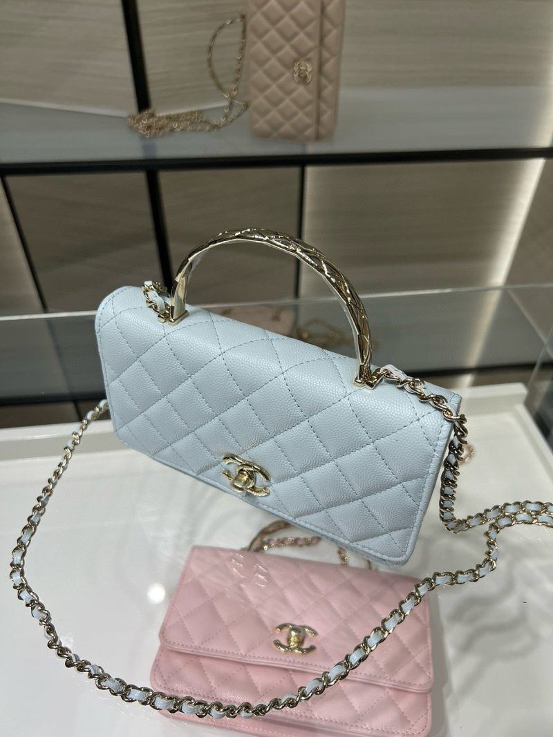 img_15bb4da3_20250512_i1747029692224_1419_0_5_jpg_d64060ed-e614-4b8a-91b3-aaec8988746c cc 25S Woc Top Handle 19cm Cloud Blue Grained Calfskin Light Gold Hardware