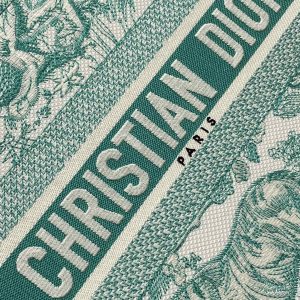 medium dioriviera book tote 36 aquamarina tiger embroidery canvas