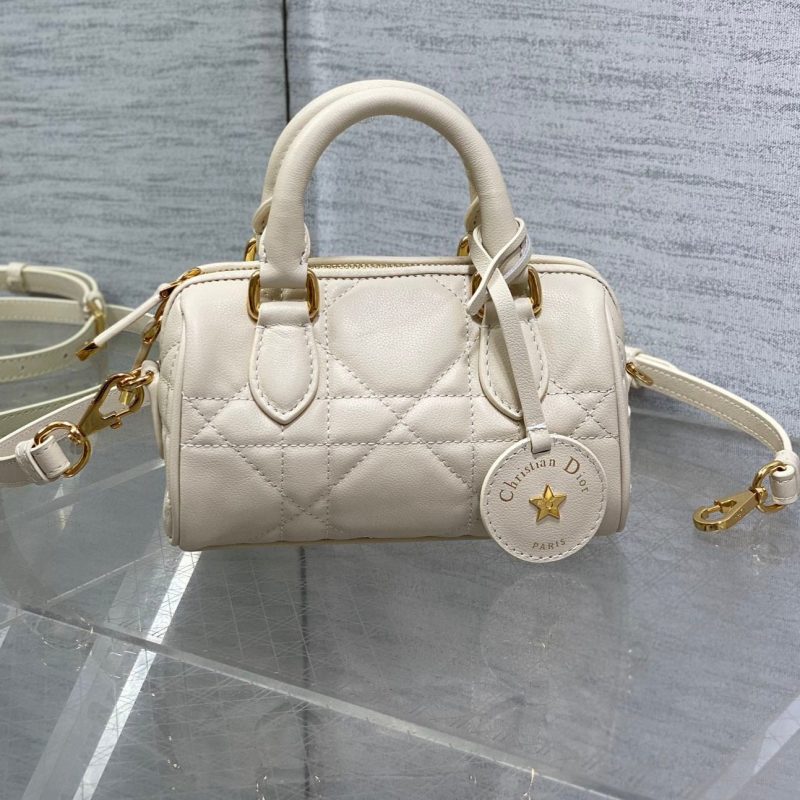 img_2b46f204_20240729_i1722236650_6657_0_jpg GROOVE MINI 17 BAG IN WHITE CREAM LAMBSKIN