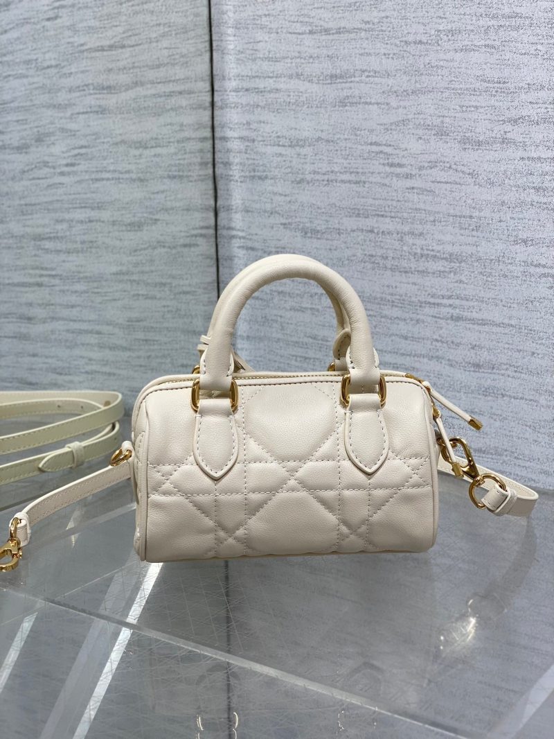 img_2b46f204_20240729_i1722236650_6955_4_jpg GROOVE MINI 17 BAG IN WHITE CREAM LAMBSKIN