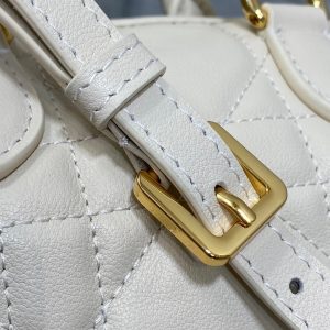 img_2b46f204_20240729_i1722236651_3473_7_jpg GROOVE MINI 17 BAG IN WHITE CREAM LAMBSKIN