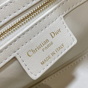 img_2b46f204_20240729_i1722236701_583_2_jpg GROOVE 20 BAG IN WHITE CREAM LAMBSKIN