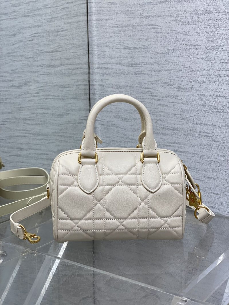 img_2b46f204_20240729_i1722236702_2575_8_jpg GROOVE 20 BAG IN WHITE CREAM LAMBSKIN