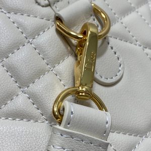 img_2b46f204_20240729_i1722236773_1082_0_jpg GROOVE 25 BAG IN WHITE CREAM LAMBSKIN