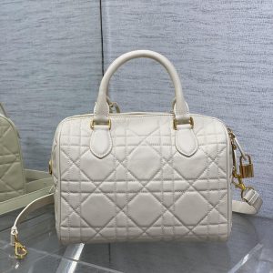 img_2b46f204_20240729_i1722236773_3879_4_jpg GROOVE 25 BAG IN WHITE CREAM LAMBSKIN