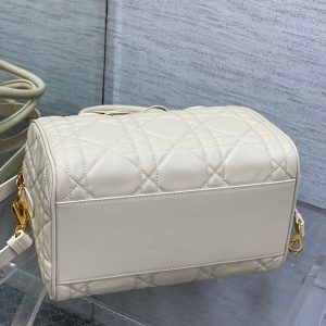 img_2b46f204_20240729_i1722236773_5275_2_jpg GROOVE 25 BAG IN WHITE CREAM LAMBSKIN