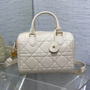 img_2b46f204_20240729_i1722236773_8434_1_jpg GROOVE 25 BAG IN WHITE CREAM LAMBSKIN