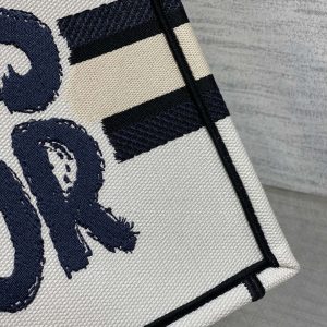 BOOK TOTE 26 IN WHITE MIX BLACK CANVAS 226503