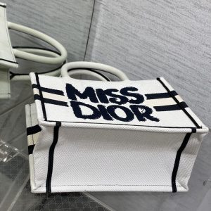 BOOK TOTE 26 IN WHITE MIX BLACK CANVAS 226503