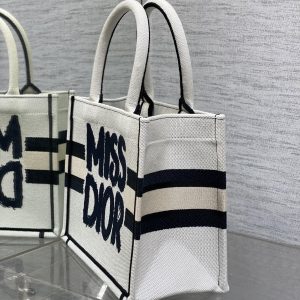BOOK TOTE 26 IN WHITE MIX BLACK CANVAS 226503