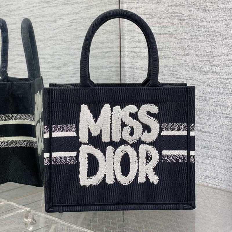 img_2b46f204_20240812_i1723447733_2076_6_jpg BOOK TOTE 26 IN BLACK MIX WHITE CANVAS 226506