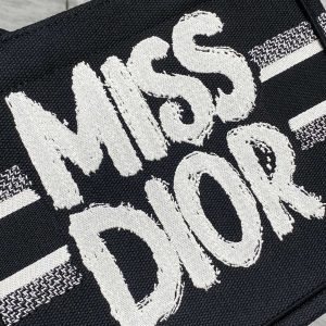 img_2b46f204_20240812_i1723447733_261_8_jpg BOOK TOTE 26 IN BLACK MIX WHITE CANVAS 226506