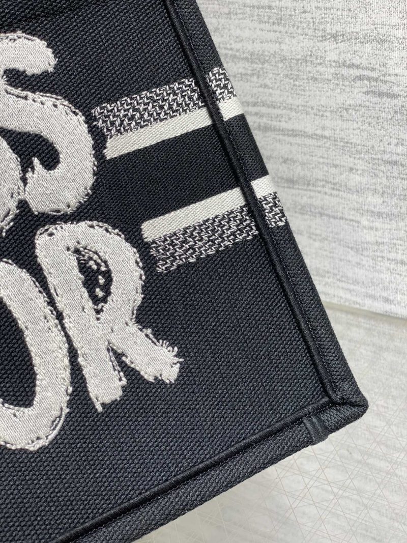 img_2b46f204_20240812_i1723447733_2706_7_jpg BOOK TOTE 26 IN BLACK MIX WHITE CANVAS 226506