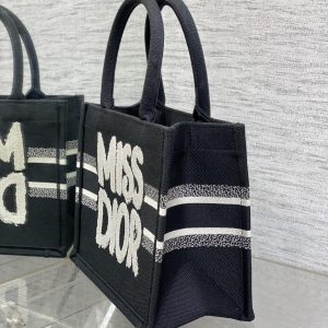 img_2b46f204_20240812_i1723447733_2750_1_jpg BOOK TOTE 26 IN BLACK MIX WHITE CANVAS 226506