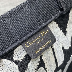 img_2b46f204_20240812_i1723447733_9152_0_jpg BOOK TOTE 26 IN BLACK MIX WHITE CANVAS 226506