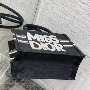 img_2b46f204_20240812_i1723447733_9898_3_jpg BOOK TOTE 26 IN BLACK MIX WHITE CANVAS 226506