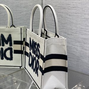 MEDIUM BOOK TOTE 36 IN WHITE MIX BLACK CANVAS 226504