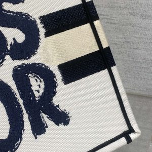 MEDIUM BOOK TOTE 36 IN WHITE MIX BLACK CANVAS 226504