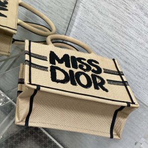 BOOK TOTE 26 BEIGE AND BLACK MISS GRAFFITI EMBROIDERY