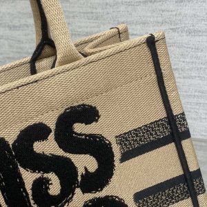 BOOK TOTE 26 BEIGE AND BLACK MISS GRAFFITI EMBROIDERY