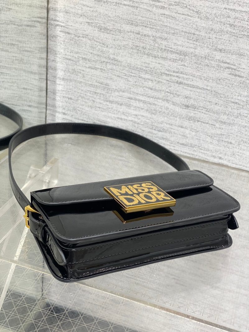 img_2b46f204_20240905_i1725526280_2993_0_jpg FLAP BAG 18 IN BLACK PATENT CALFSKIN